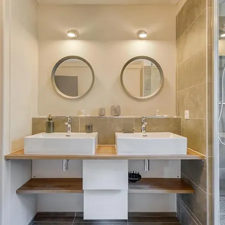 Le Gambetta - T3 Standing Avec Parking, Wifi, Netflix Apartment Laval  Exterior photo